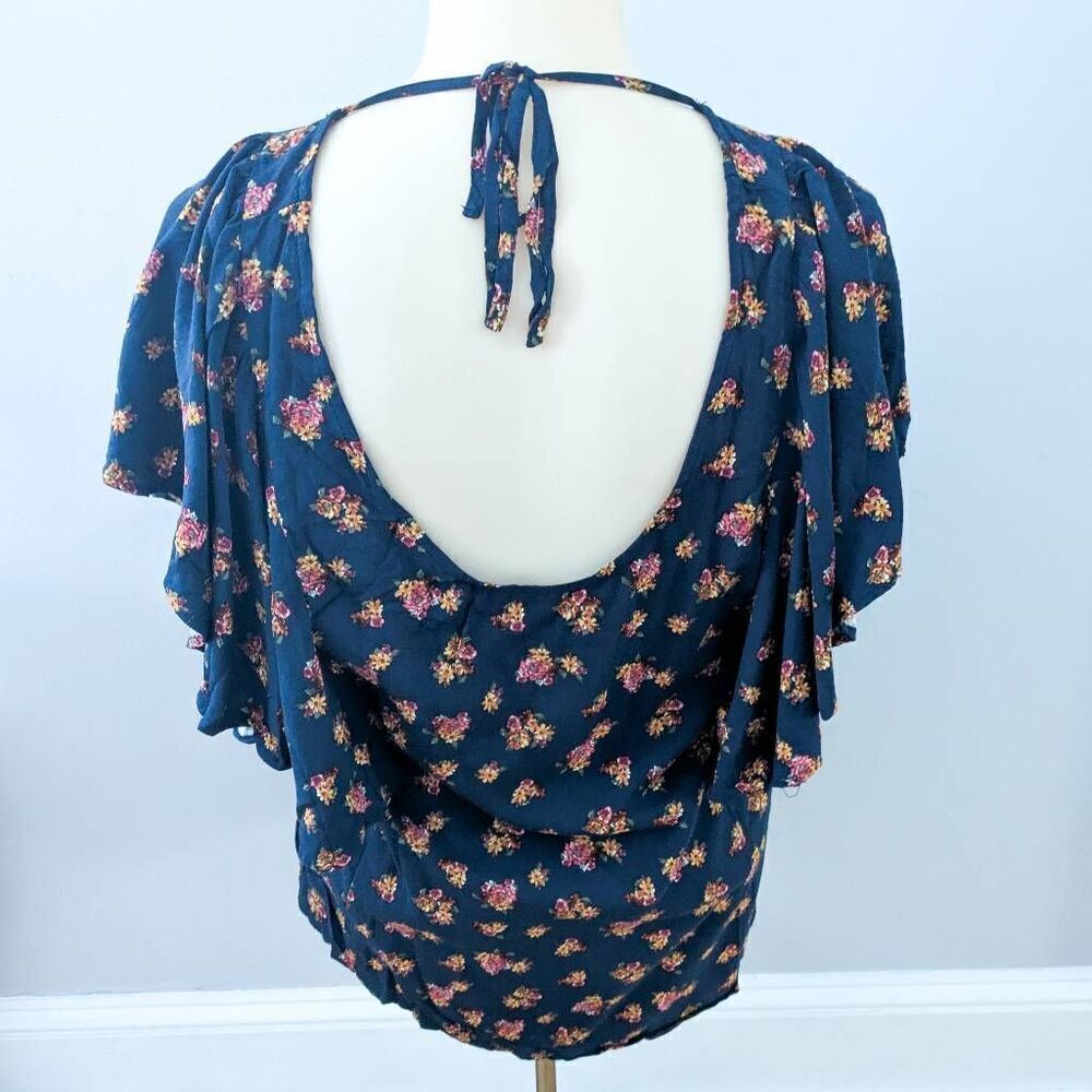 Xhilaration Blue Floral Flutter Sleeve Top - Picture 4 of 5